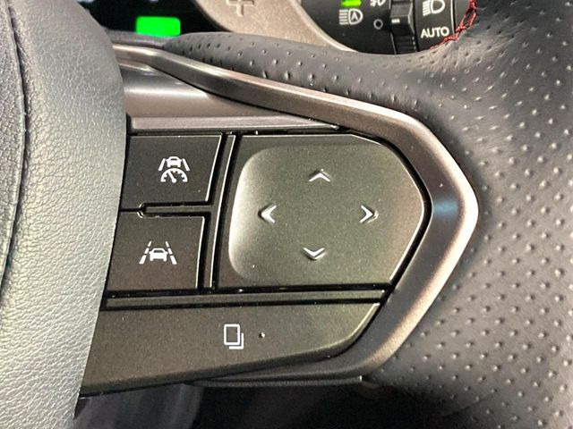 【レーダークルーズコントロール】高速道路での長距離走行が楽に!!自動で速度を保つクルーズコントロールが、衝突軽減システムと連携し、前方の車両を感知して車間を保つように速度調節してくれます!!