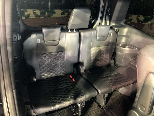 3列目シートはもちろん状態良好☆大人でもゆったりと座って頂けますので、大人数でのお出かけもラクラクです♪ご家族で、気の知れた仲間で、ドライブに行くのが楽しみですね♪