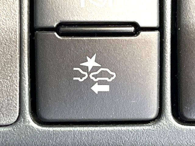 �y�g���^�Z�[�t�e�B�Z���X�z���s���ɑO���̎ԗ�����F�����A�Փ˂������Ȏ��͌x��ƃu���[�L�ŏՓˉ���Ɣ�Q�y�����A�V�X�g�B�����S�Ƀh���C�u�����y���݂��������܂��B