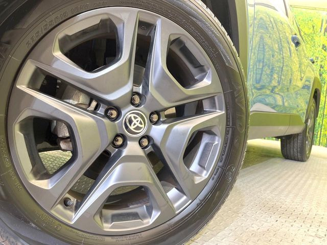 【純正アルミホイール】外観にマッチした純正アルミホイールを装着しております。各種社外アルミホイールや、スタッドレスタイヤも取扱いしております。是非ご相談ください♪