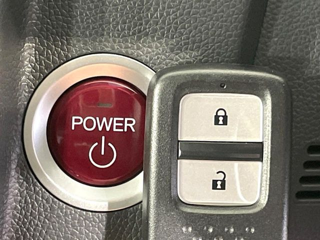 �yHonda�X�}�[�g�L�[�z�J�o����|�P�b�g�ɓ��ꂽ�܂܂ł��h�A�̎{���E�������\�ȃX�}�[�g�L�[�𑕔��B�G���W���̃I���E�I�t�����J�M�����o���K�v����������Ƃ��Ă��֗��ł���