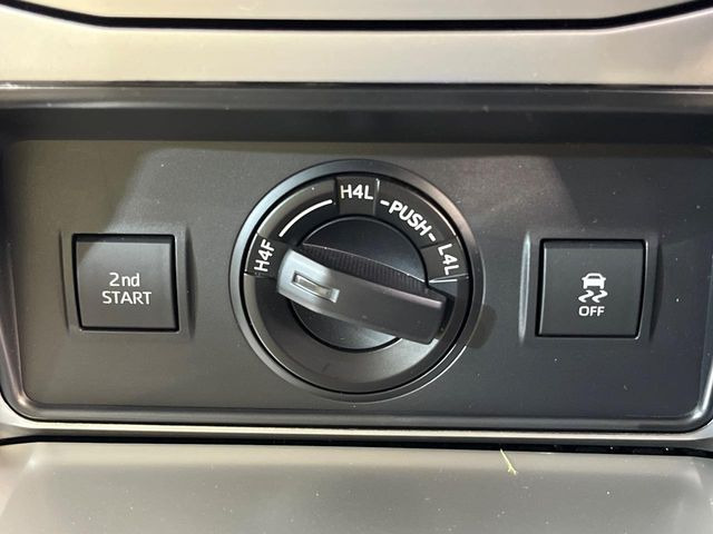 4WDのお車ですので、雪道でも安心です♪降雪地地域にお住まいの方以外にも、ウィンタースポーツが趣味の方や降雪地域へ帰省される機会がある方にもおすすめ!