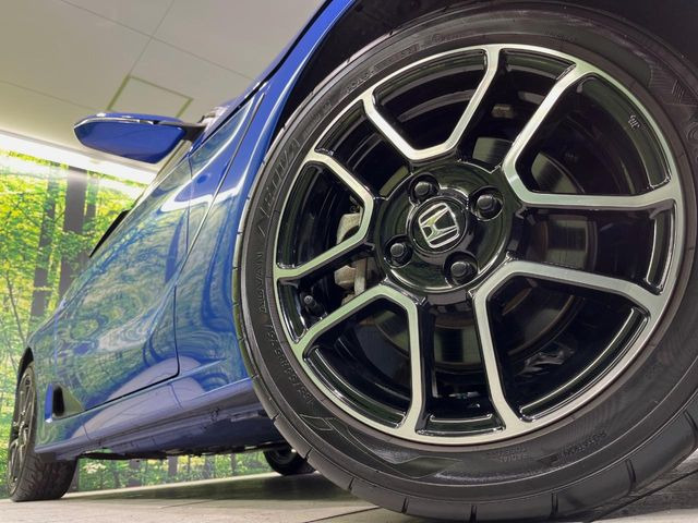 �y����15�C���`�A���~�z�C�[���z�O�ςɃ}�b�`���������A���~�z�C�[���𑕒����Ă���܂��B�e��ЊO�A���~�z�C�[����A�X�^�b�h���X�^�C�����戵�����Ă���܂��B���񂲑��k����������