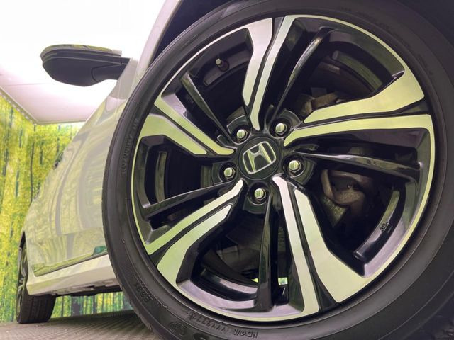 【純正17インチアルミホイール】外観にマッチした純正アルミホイールを装着しております。各種社外アルミホイールや、スタッドレスタイヤも取扱いしております。是非ご相談ください♪