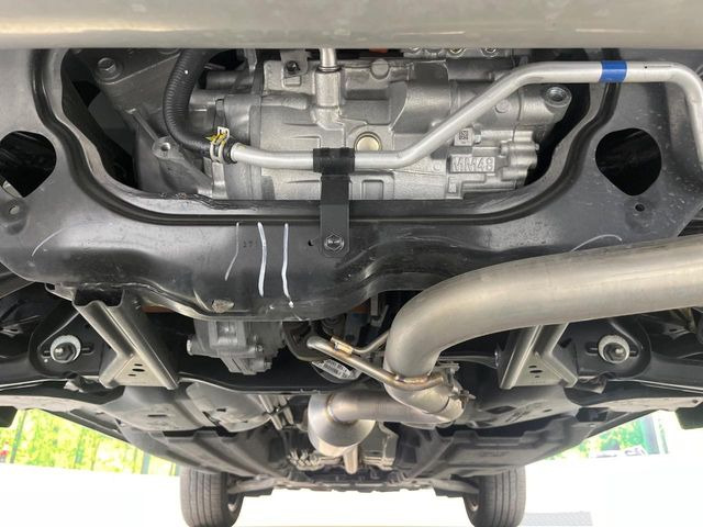 ��D�]�𒸂��Ă���܂��{�f�B�̒e�X�v���b�V���R�[�g���D�]��t���B�ʏ�̃K���X�R�[�g�ƈقȂ�A�ϋv�N��6�N�̖��@���K���X�R�[�e�B���O���A�{�f�B���L���C�ȏ�Ԃɕۂ��Ă���܂��B