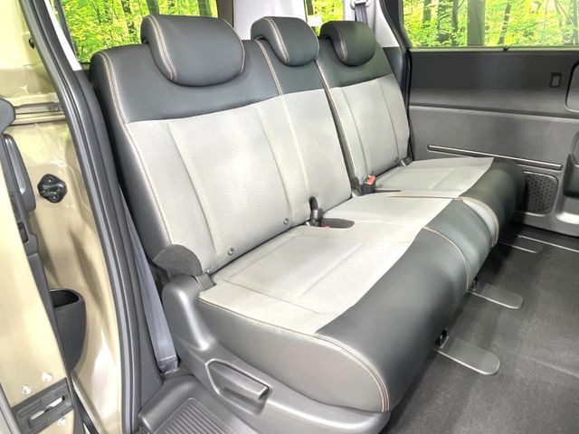 高品質なオリジナルフロアマットもオプションにてご用意しております。お好きなデザインやカラーをお車に合わせて選んでいただくことができます♪