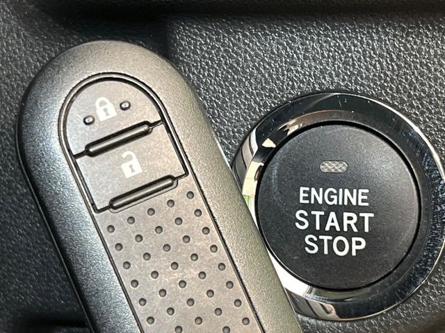 �y�A�N�Z�X�L�[&�v�b�V���X�^�[�g�z�J�o����|�P�b�g�ɓ��ꂽ�܂܂ł��h�A�̎{���E�������\�ȃX�}�[�g�L�[�𑕔��B�G���W���̃I���E�I�t�����J�M�����o���K�v�������A�{�^�����v�b�V�����邾����OK��