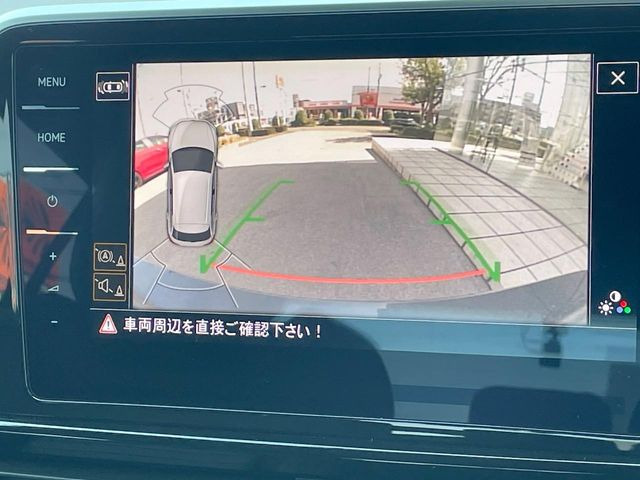 ●ガイドライン付きバックカメラ:不安な駐車もこれで安心!ガイドライン付きなので狭い箇所での駐車もラクラクです!