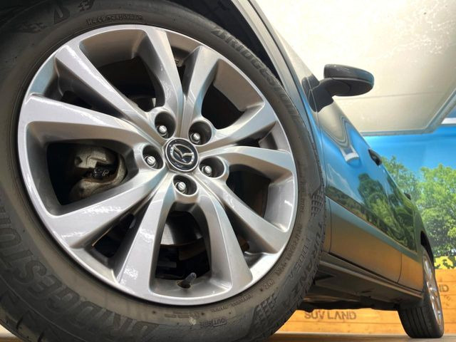 【純正18インチアルミホイール】外観にマッチした純正アルミホイールを装着しております。各種社外アルミホイールや、スタッドレスタイヤも取扱いしております。是非ご相談ください♪