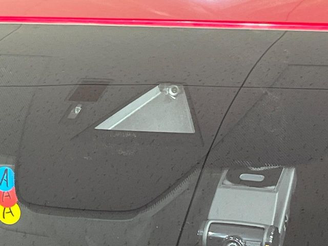 �y�X�}�[�g�u���[�L�T�|�[�g�z���s���ɑO���̎ԗ�����F�����A�Փ˂������Ȏ��͌x��ƃu���[�L�ŏՓˉ���Ɣ�Q�y�����A�V�X�g�B�����S�Ƀh���C�u�����y���݂��������܂��B