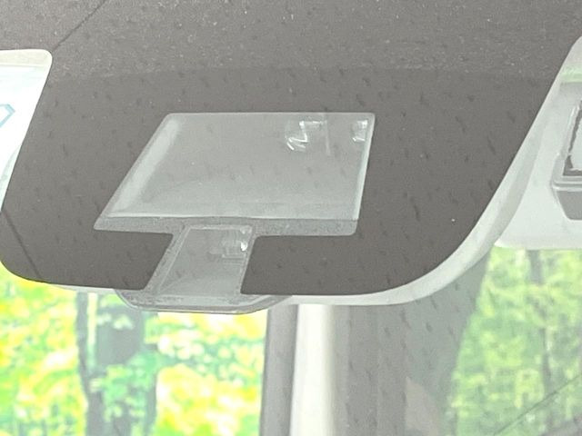 �y�X�}�[�g�u���[�L�T�|�[�g�z���s���ɑO���̎ԗ�����F�����A�Փ˂������Ȏ��͌x��ƃu���[�L�ŏՓˉ���Ɣ�Q�y�����A�V�X�g�B�����S�Ƀh���C�u�����y���݂��������܂��B