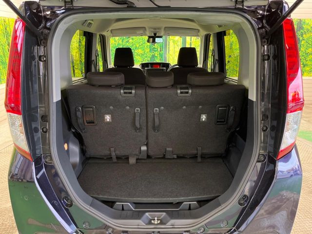 ���i�̂���������ʋ΁A���}���ɏ\���ȉ׎��X�y�[�X���m�ۂ��Ă���܂��B�Z�J���h�V�[�g��|���ƁA�傫�ȉו��̐ύڂ��\�ł���