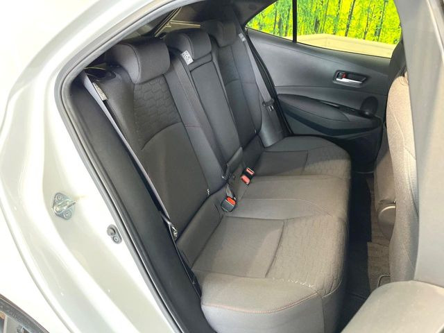 後部座席も気になるようなキズ・汚れやへたり等、大きなダメージはなく、良好な状態です。