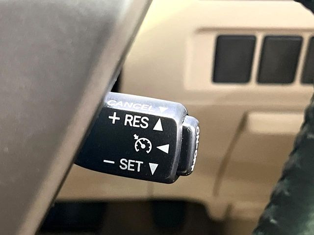 �y�N���[�Y�R���g���[���z�������H�����N���N���s�B�A�N�Z���𗣂��Ă���葬�x�ő��s���ł��A�������^�]���̕��S���y��!�����E�������ȒP�ȃX�C�b�`����Œ����ł��܂��B