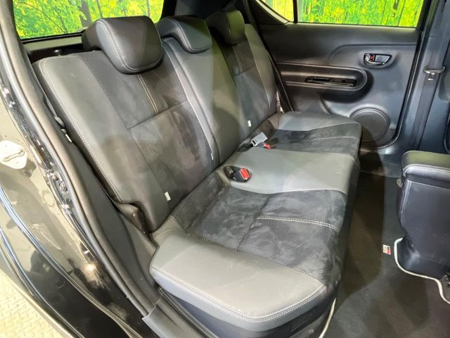後部座席も気になるようなキズ・汚れやへたり等、大きなダメージはなく、良好な状態です。