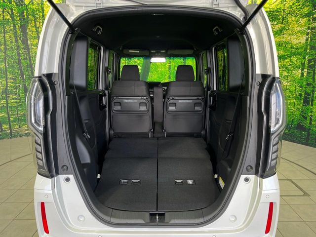 ���i�̂���������ʋ΁A���}���ɏ\���ȉ׎��X�y�[�X���m�ۂ��Ă���܂��B�Z�J���h�V�[�g��|���ƁA�傫�ȉו��̐ύڂ��\�ł���