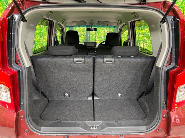 ���i�̂���������ʋ΁A���}���ɏ\���ȉ׎��X�y�[�X���m�ۂ��Ă���܂��B�Z�J���h�V�[�g��|���ƁA�傫�ȉו��̐ύڂ��\�ł���