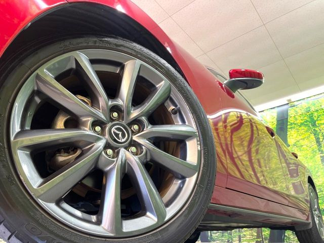 �y����18�C���`�A���~�z�C�[���z�O�ςɃ}�b�`���������A���~�z�C�[���𑕒����Ă���܂��B�e��ЊO�A���~�z�C�[����A�X�^�b�h���X�^�C�����戵�����Ă���܂��B���񂲑��k����������