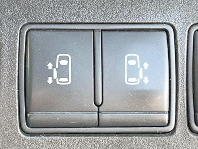 �y�����X���C�h�h�A�z���ԏ�ŗׂ̎ԂƂ̊Ԋu���������ɂ������A�X���C�h�h�A�Ȃ���S!�h�A�I�[�v������������炸�A�J�������L���̂ŏ��~�肪�Ƃ��Ă��ȒP�ł��B�傫�ȉו��̏o���������Ȃ���\��