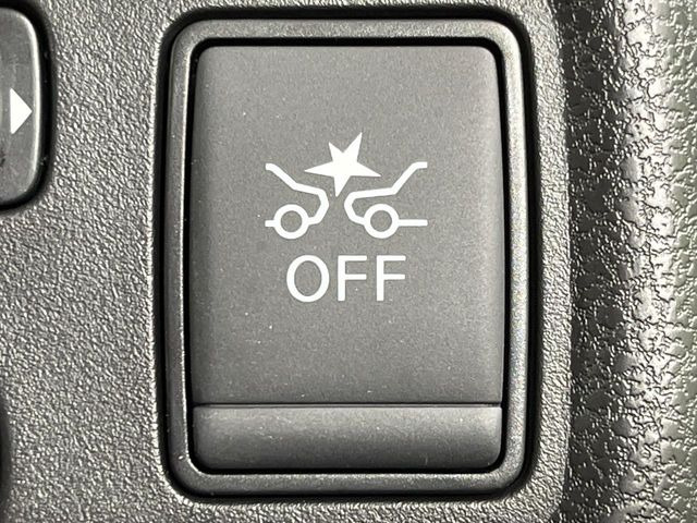 �y�C���e���W�F���g�G�}�[�W�F���V�[�u���[�L�z�t�����g�J�����őO���̎ԗ�����s�҂����m�B�Փ˂������Ȏ��͏Փ˔�Q�y���u���[�L���쓮�A�Փˉ�����T�|�[�g�B�����S�Ƀh���C�u�����y���݂��������܂��B