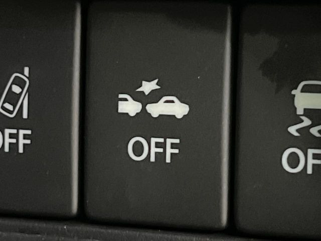 �y�X�}�[�g�u���[�L�T�|�[�g�z���s���ɑO���̎ԗ�����F�����A�Փ˂������Ȏ��͌x��ƃu���[�L�ŏՓˉ���Ɣ�Q�y�����A�V�X�g�B�����S�Ƀh���C�u�����y���݂��������܂��B