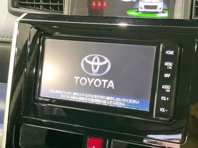 【純正ナビ】人気の純正ナビを装備しております。ナビの使いやすさはもちろん、オーディオ機能も充実!キャンプや旅行はもちろん、通勤や買い物など普段のドライブも楽しくなるはず♪