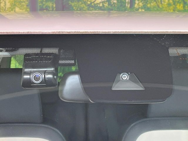 �y�z���_�Z���V���O�z���s���ɑO���̎ԗ�����F�����A�Փ˂������Ȏ��͌x��ƃu���[�L�ŏՓˉ���Ɣ�Q�y�����A�V�X�g�B�����S�Ƀh���C�u�����y���݂��������܂��B