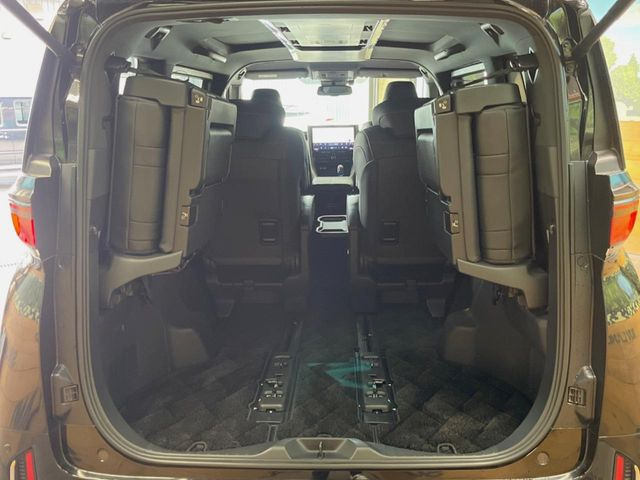 ���i�̂���������ʋ΁A���}���ɏ\���ȉ׎��X�y�[�X���m�ۂ��Ă���܂��B�Z�J���h�V�[�g��|���ƁA�傫�ȉו��̐ύڂ��\�ł���