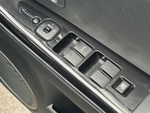 �y�d���i�[�~���[�z�T�C�h�~���[�͓d���i�[���ƂȂ��Ă���A�������ԏ�ł��L�Y�������X�N��}�����܂��B