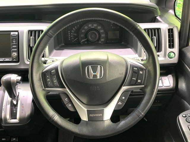 �y�����v�����X�e�A�����O�z�㎿�Ȋv���g�p���邱�ƂŁA��ɂ����������݂ƂĂ��^�]���₷���n���h���ł���