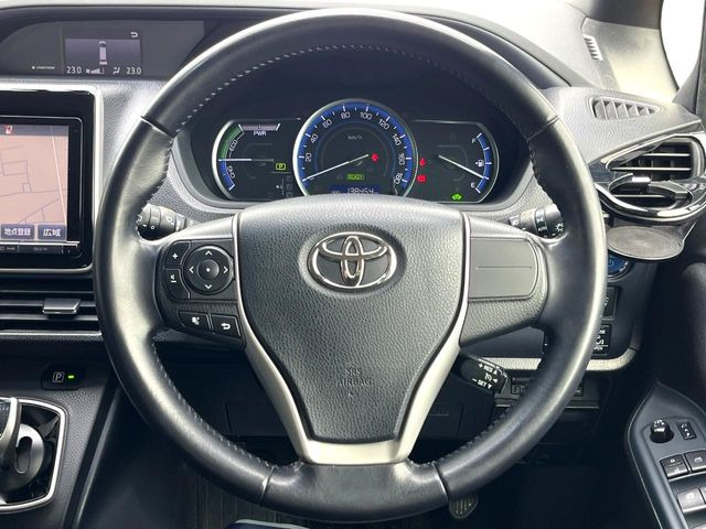 ステアリングも使用感が少なく、きれいな状態となっております♪