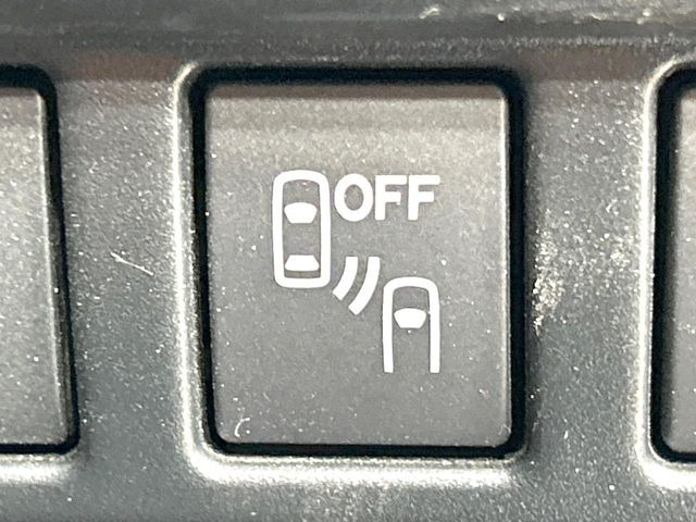 �y�����r�[�N���f�B�e�B�N�V�����z���s���A�h�A�~���[�̎��p�ɂȂ�₷���ӏ��Ɍ㑱�Ԃ��ڋ߂���ƃT�C�h�~���[�t�߂Ɍx����\���A�h���C�o�[�ɒ��ӊ��N�ƁA����̍ۂ̓n���h��������A�V�X�g�����܂��B