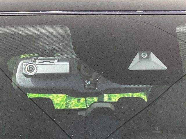 �y�C���e���W�F���g�G�}�[�W�F���V�[�u���[�L�z�t�����g�J�����őO���̎ԗ�����s�҂����m�B�Փ˂������Ȏ��͏Փ˔�Q�y���u���[�L���쓮�A�Փˉ�����T�|�[�g�B�����S�Ƀh���C�u�����y���݂��������܂��B