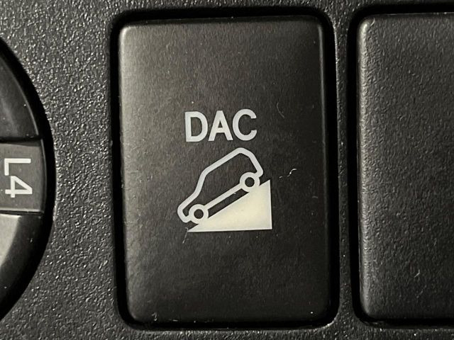 �y�_�E���q���A�V�X�g�z�}�ȍ⓹������Ƃ��Ɏ����Ńu���[�L�𐧌�A���̒ᑬ�x��ۂ��܂��B�ᓹ�∫�H�ȂǊ���₷���H�ʂ̉����ł��^�C�������b�N���Ȃ�������S!�n���h������ɏW���ł��܂�!