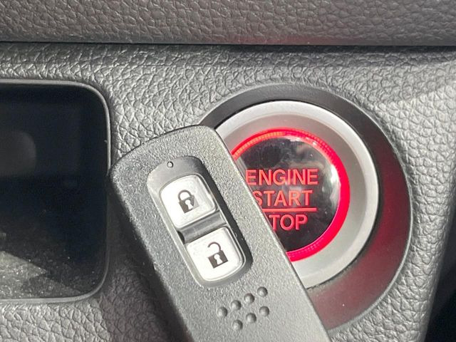 �yHonda�X�}�[�g�L�[�z�J�o����|�P�b�g�ɓ��ꂽ�܂܂ł��h�A�̎{���E�������\�ȃX�}�[�g�L�[�𑕔��B�G���W���̃I���E�I�t�����J�M�����o���K�v����������Ƃ��Ă��֗��ł���