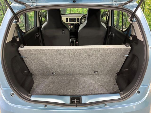 ���i�̂���������ʋ΁A���}���ɏ\���ȉ׎��X�y�[�X���m�ۂ��Ă���܂��B�Z�J���h�V�[�g��|���ƁA�傫�ȉו��̐ύڂ��\�ł���