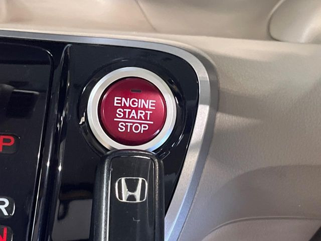 �yHonda�X�}�[�g�L�[�z�J�o����|�P�b�g�ɓ��ꂽ�܂܂ł��h�A�̎{���E�������\�ȃX�}�[�g�L�[�𑕔��B�G���W���̃I���E�I�t�����J�M�����o���K�v����������Ƃ��Ă��֗��ł���