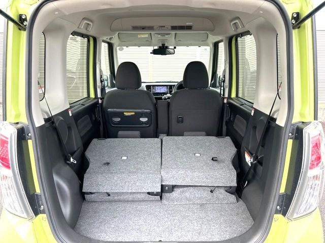 ���i�̂���������ʋ΁A���}���ɏ\���ȉ׎��X�y�[�X���m�ۂ��Ă���܂��B�Z�J���h�V�[�g��|���ƁA�傫�ȉו��̐ύڂ��\�ł���