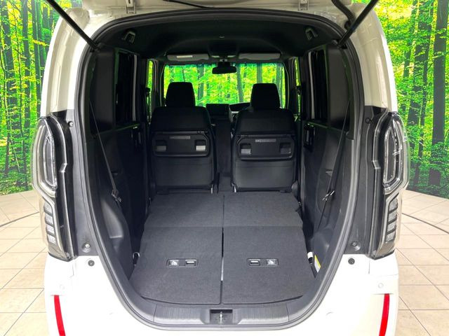 ���i�̂���������ʋ΁A���}���ɏ\���ȉ׎��X�y�[�X���m�ۂ��Ă���܂��B�Z�J���h�V�[�g��|���ƁA�傫�ȉו��̐ύڂ��\�ł���