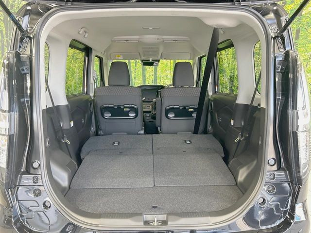 ���i�̂���������ʋ΁A���}���ɏ\���ȉ׎��X�y�[�X���m�ۂ��Ă���܂��B�Z�J���h�V�[�g��|���ƁA�傫�ȉו��̐ύڂ��\�ł���