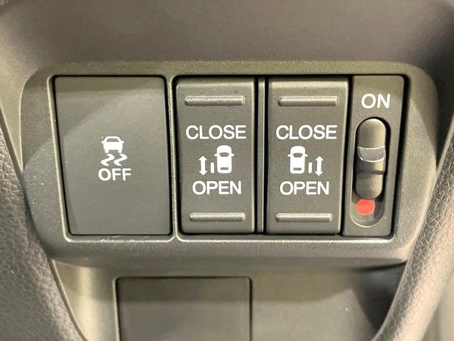 フリード1.5 e:HEV クロスター