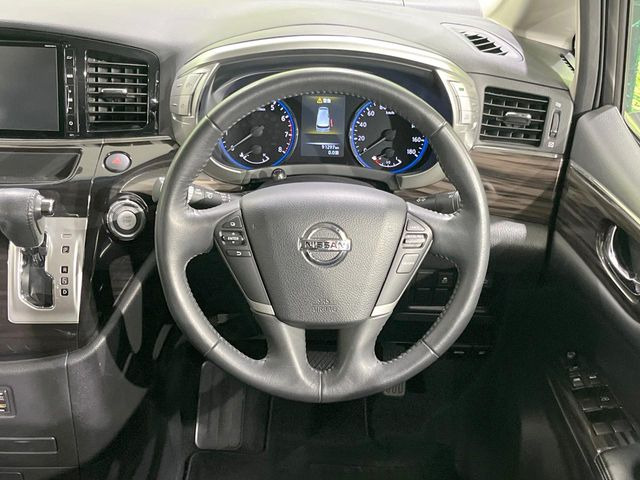 �y�����v�����X�e�A�����O�z�㎿�Ȋv���g�p���邱�ƂŁA��ɂ����������݂ƂĂ��^�]���₷���n���h���ł���