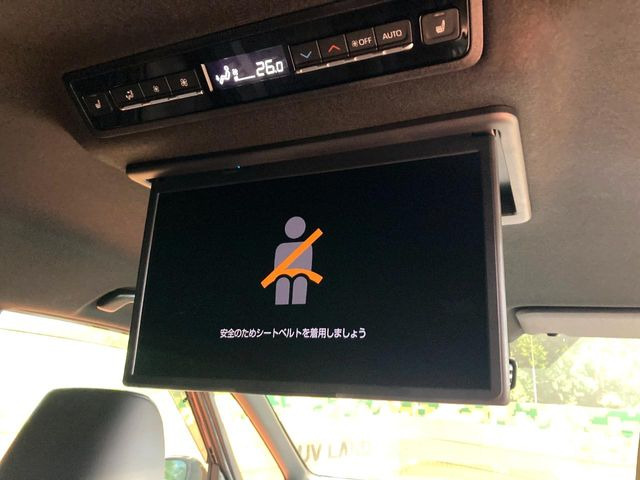 【フリップダウンモニター】大画面モニターで後席でもエンタメをお楽しみいただけます。小さなお子様にも大人気の装備です♪