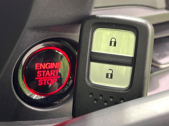 �yHonda�X�}�[�g�L�[�z�J�o����|�P�b�g�ɓ��ꂽ�܂܂ł��h�A�̎{���E�������\�ȃX�}�[�g�L�[�𑕔��B�G���W���̃I���E�I�t�����J�M�����o���K�v����������Ƃ��Ă��֗��ł���