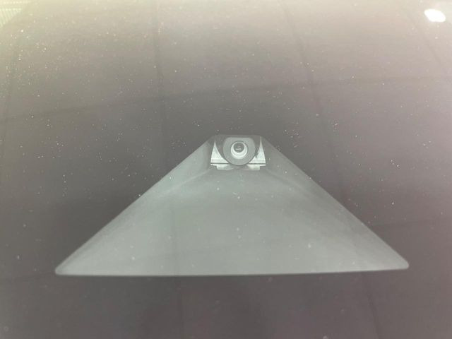 �y�C���e���W�F���g�G�}�[�W�F���V�[�u���[�L�z�t�����g�J�����őO���̎ԗ�����s�҂����m�B�Փ˂������Ȏ��͏Փ˔�Q�y���u���[�L���쓮�A�Փˉ�����T�|�[�g�B�����S�Ƀh���C�u�����y���݂��������܂��B