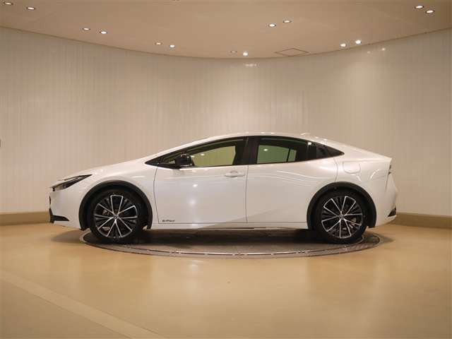 プリウス2.0 G E-Four 4WD