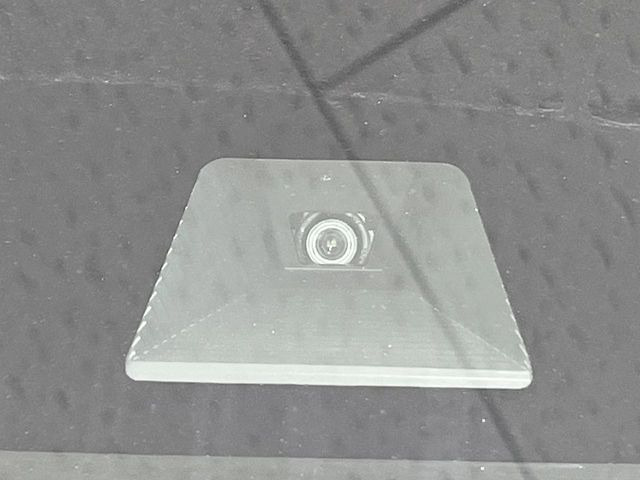 �y�z���_�Z���V���O�z���s���ɑO���̎ԗ�����F�����A�Փ˂������Ȏ��͌x��ƃu���[�L�ŏՓˉ���Ɣ�Q�y�����A�V�X�g�B�����S�Ƀh���C�u�����y���݂��������܂��B