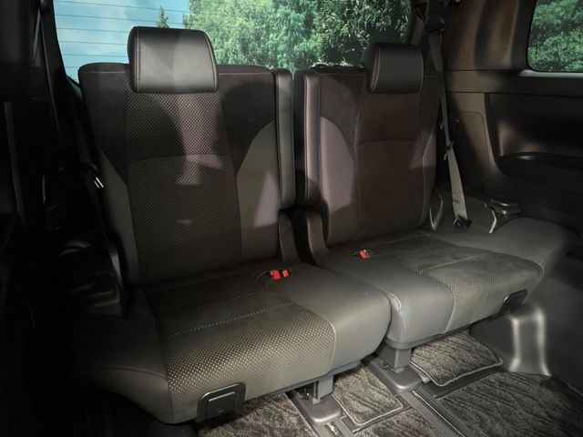 3列目シートはもちろん状態良好☆大人でもゆったりと座って頂けますので、大人数でのお出かけもラクラクです♪ご家族で、気の知れた仲間で、ドライブに行くのが楽しみですね♪
