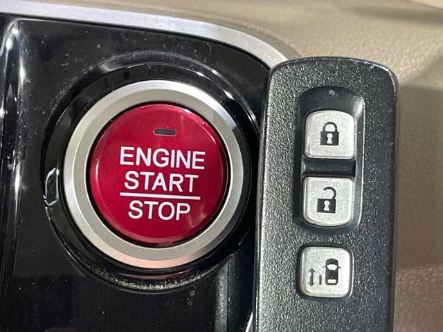 �yHonda�X�}�[�g�L�[�z�J�o����|�P�b�g�ɓ��ꂽ�܂܂ł��h�A�̎{���E�������\�ȃX�}�[�g�L�[�𑕔��B�G���W���̃I���E�I�t�����J�M�����o���K�v����������Ƃ��Ă��֗��ł���