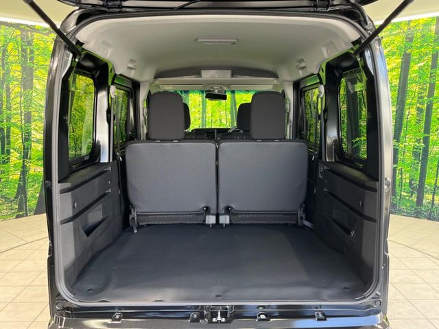 ���i�̂���������ʋ΁A���}���ɏ\���ȉ׎��X�y�[�X���m�ۂ��Ă���܂��B�Z�J���h�V�[�g��|���ƁA�傫�ȉו��̐ύڂ��\�ł���